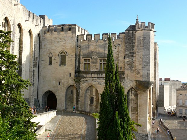 19) Avignon